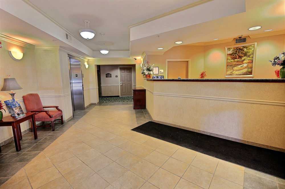 Crestwood Suites Of นิวพอร์ตนิวส์ ภายนอก รูปภาพ